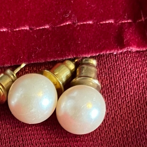 Assorted Earrings. Great bundle item - Picture 8 of 9